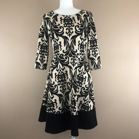 Gilli Dresses & Skirts - Gilli Cream/Black Damask Pattern 3/4 Sleeve Dress